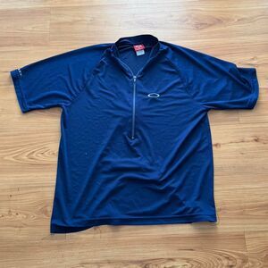 Oakley Men's Navy and Blue T-shirt